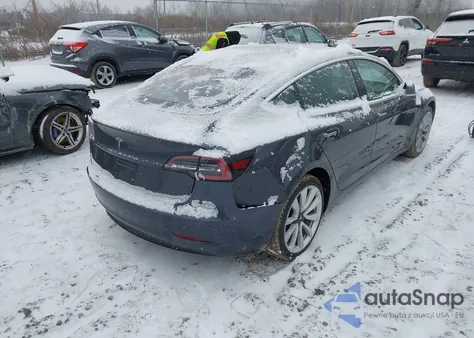 2018 Tesla Model 3 Long Range/Mid Range z USA, uszkodzony, nr VIN 5YJ3E1EA5JF017580